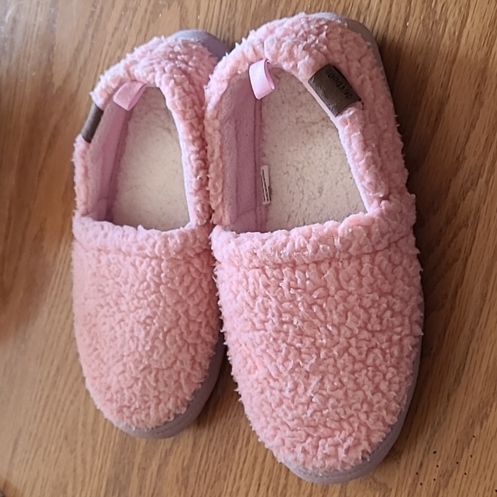 Outdoor Kids Slippers From Bass Pro Shops
